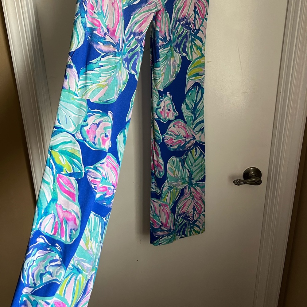 Very comfortable flowy and forgiving Lilly pants. Nice stretchy fabric.